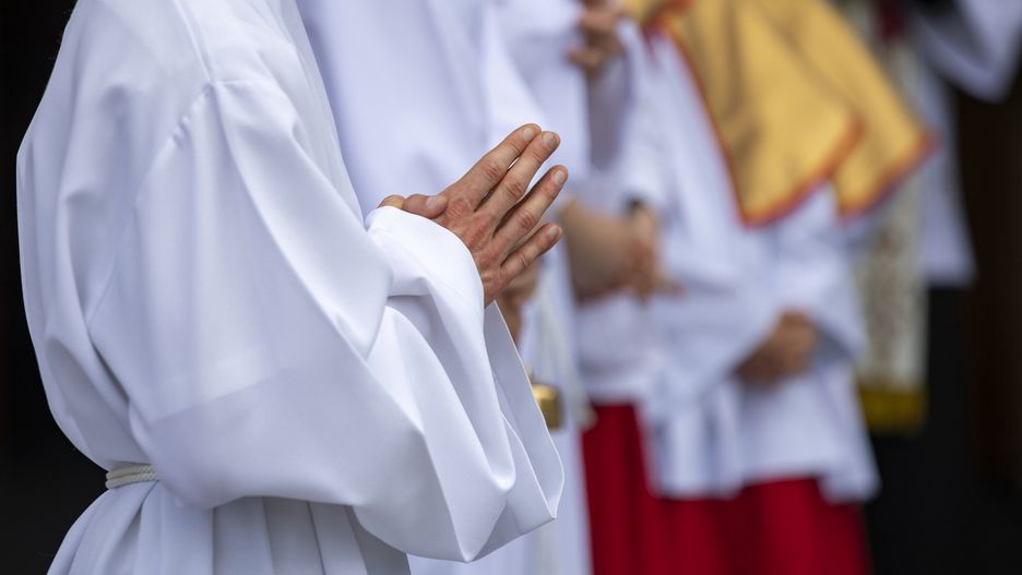 Ksiądz oskarżony o pedofilię. Na ławie oskarżonych też matka dziecka