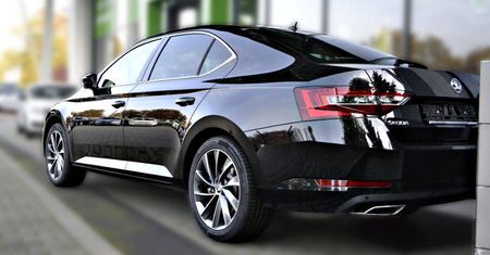 Urząd Marszałkowski kupuje nowe samochody. Oferty złożyli tylko dealerzy Skody