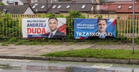 Wybory 2020. Reklamy Dudy i Trzaskowskiego były widoczne przede wszystkim w sieci