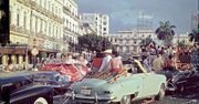 Filmowe kadry pokazują, jak Amerykanie bawili się na Kubie w latach 50.