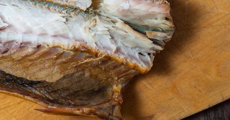 Smakuje wybornie nie tylko nad morzem. Ale niektórzy nie powinni nawet jej próbować