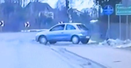 Stracił panowanie nad autem i uderzył w płot. Kierowca opla nagrany