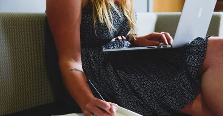 Jak być produktywnym podczas pracy zdalnej? Porady ułatwiające pracę przed komputerem