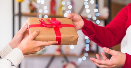 Posłuchałam naukowców i prezenty kupuję bez pudła. Nie kombinuję, a bliscy są zachwyceni