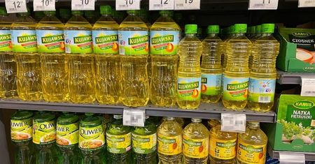 To nie żart. Zobaczył, ile kosztuje olej. Szybko chwycił za telefon