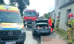 Dramat pod Sławnem. Ciężarówka staranowała auto