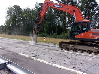 Ledwo położyli asfalt, już go zrywają. Awaria na Widzewie