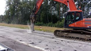 Ledwo położyli asfalt, już go zrywają. Awaria na Widzewie