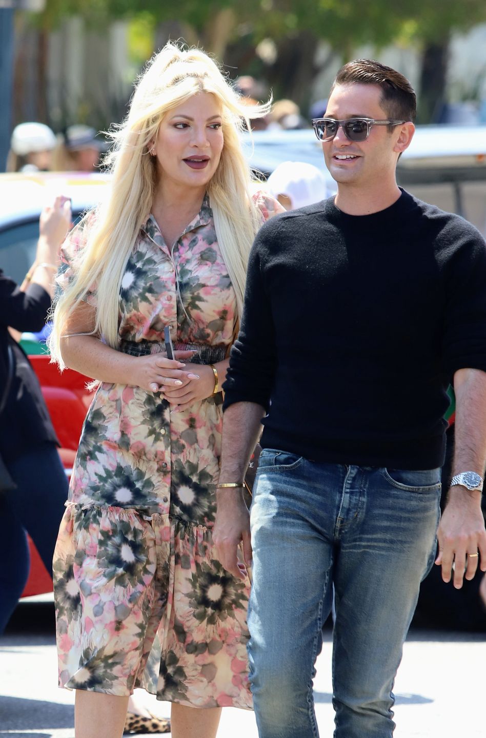 Tori Spelling na wyścigach w Beverly Hills