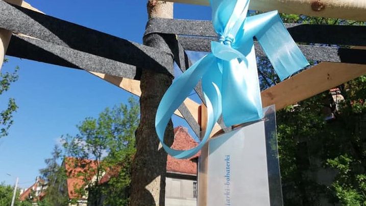 Koronawirus. Wrocław. Międzynarodowy Dzień Pielęgniarek i Położnych. Miasto posadziło specjalne drzewka