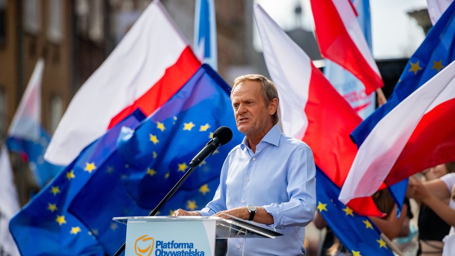 GDANSK, POLAND - 2021/07/19: Donald Tusk seen speaking during a political rally at the Long Market in Gdansk.After a long absence from Polish politics, Tusk returned as a leader to the Civic Platform party. Donald Tusk task will be to unite the opposition and fight the Law and Justice (Prawo i Sprawiedliwosc) party during the parliamentary elections in 2023. (Photo by Mateusz Slodkowski/SOPA Images/LightRocket via Getty Images)