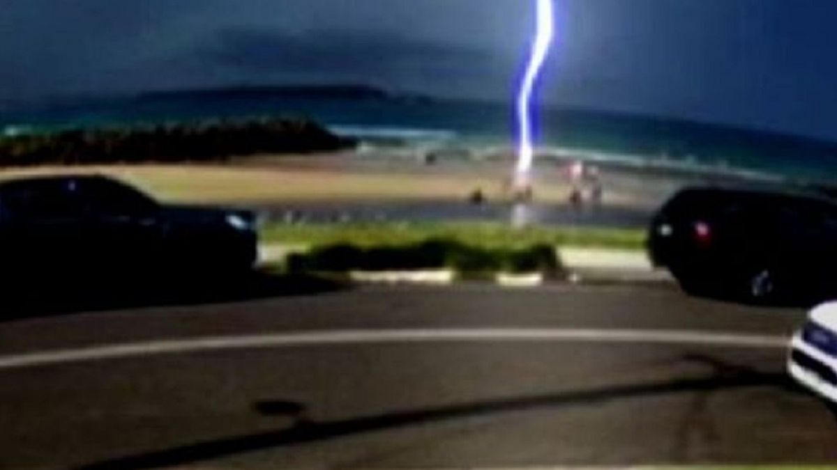 Chłopiec został porażony piorunem.