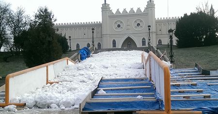 200 ton śniegu pod Zamkiem. Trwają przygotowania do zawodów