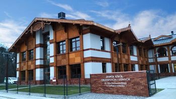 Garbatka-Letnisko: Uczniowie Zespołu Szkół Drzewnych i Leśnych protestują po odejściu wieloletniego dyrektora