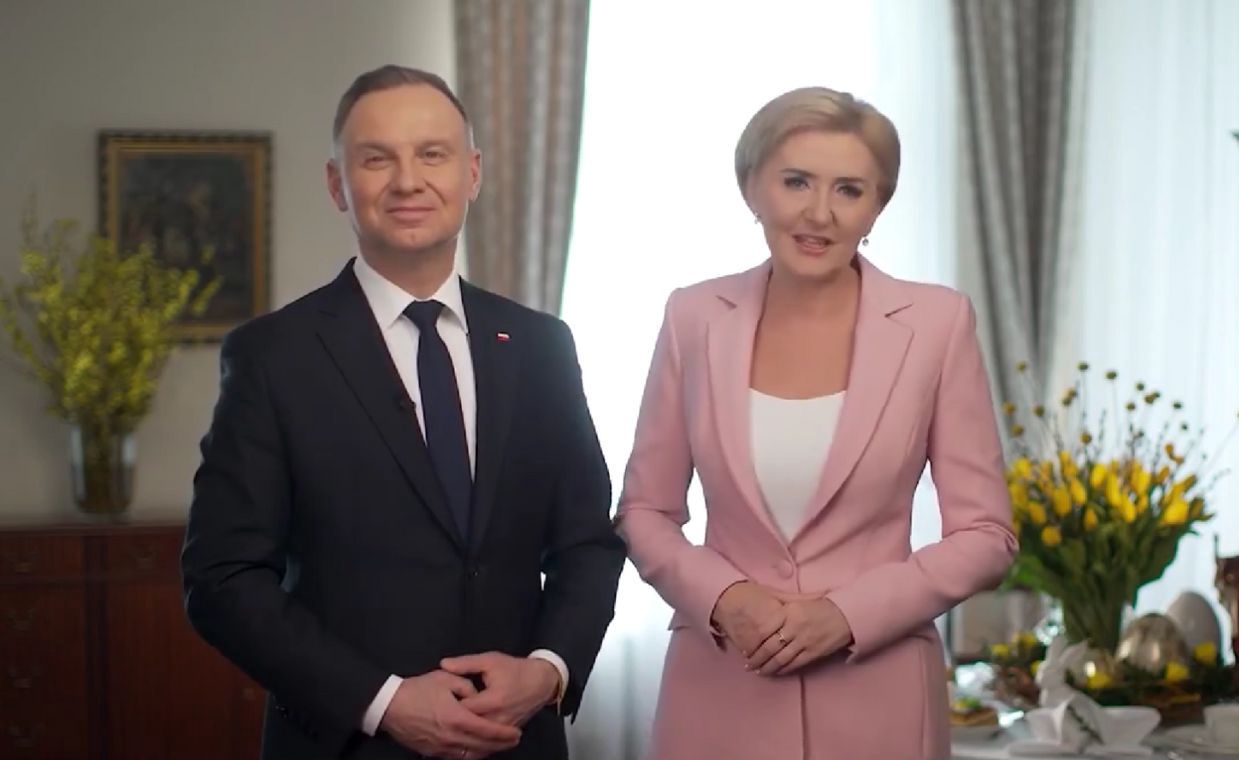 Życzenia od pary prezydenckiej. "Ciepłych świąt wypełnionych szacunkiem"