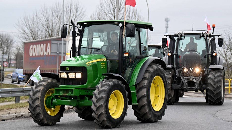 protest rolnik�w
Piotr Polak
ci�gnik rolniczy, protest, rolnicy, rolnik�w, traktor, zielone miasteczko, polityka, ue, unijna, zielony �ad