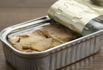 Gdzie wyrzucić puszkę po rybie? Wiele osób popełnia powszechny błąd