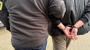 Darłowo: 46-latek włamał się do piwnicy. Ukradł elektronarzędzia i alkohol, który zdążył wypić przed przeszukaniem. Grozi mu 10 lat więzienia