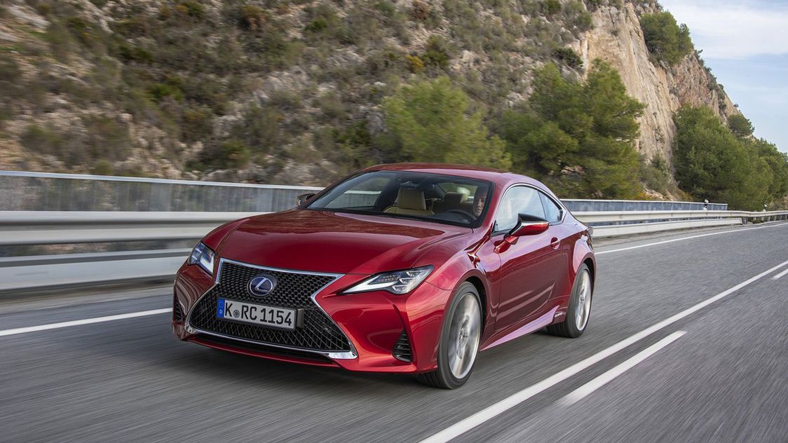 Ten model - choć wygląda na sportowy - był oferowany tylko z układem hybrydowym o mocy 223 KM