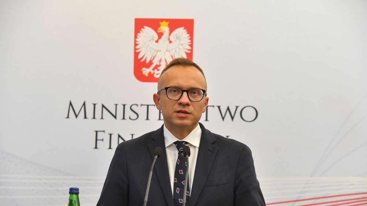 Warszawa, 06.07.2022. Wiceminister finansów Artur Soboń podczas konferencji prasowej w siedzibie resortu w Warszawie, 6 bm. Temat spotkania: "Niskie podatki � wysoka kwota wolna, a ulgi w PIT". (sko) PAP/Piotr Nowak