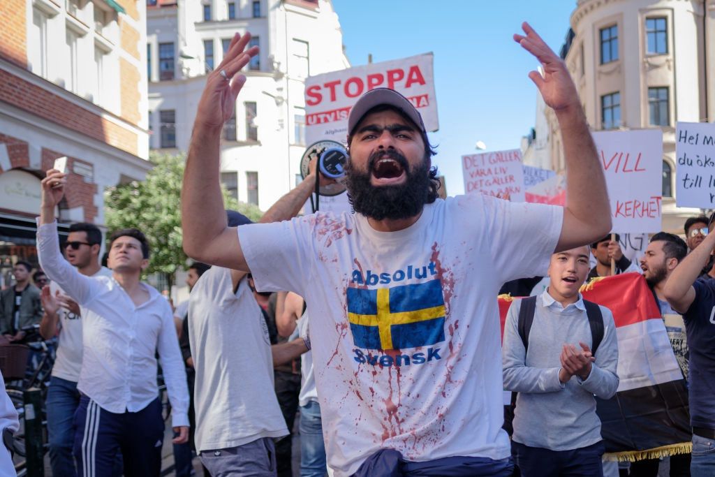 Fala przestępstw w Szwecji. Policja obwinia o to jedną grupę