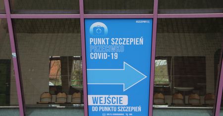 Koronawirus. Problemy z dostępnością szczepionek w Strzegomiu. Burmistrz przeprasza