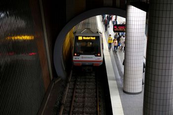 Wciągnął 18-latkę pod pociąg. Bulwersujące wieści o sprawcy z Hamburga