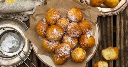 Pączki kładzione z 5 składników bez wyrabiania. Szykuj dwie łyżki i garnek