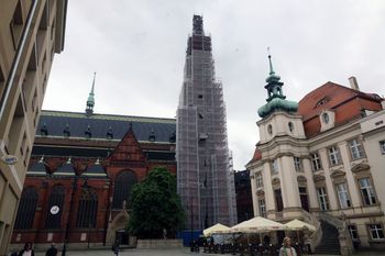 Legnica: Przed chwilą zakończyło się spotkanie ekspertów, którzy po raz pierwszy obejrzeli zabytkową kapsułę, znalezioną w wieży Katedry