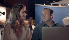 Kevin Spacey z Aleksandrą Kisio „wakacyjnie” reklamują szybki kredyt w BZ WBK (wideo)