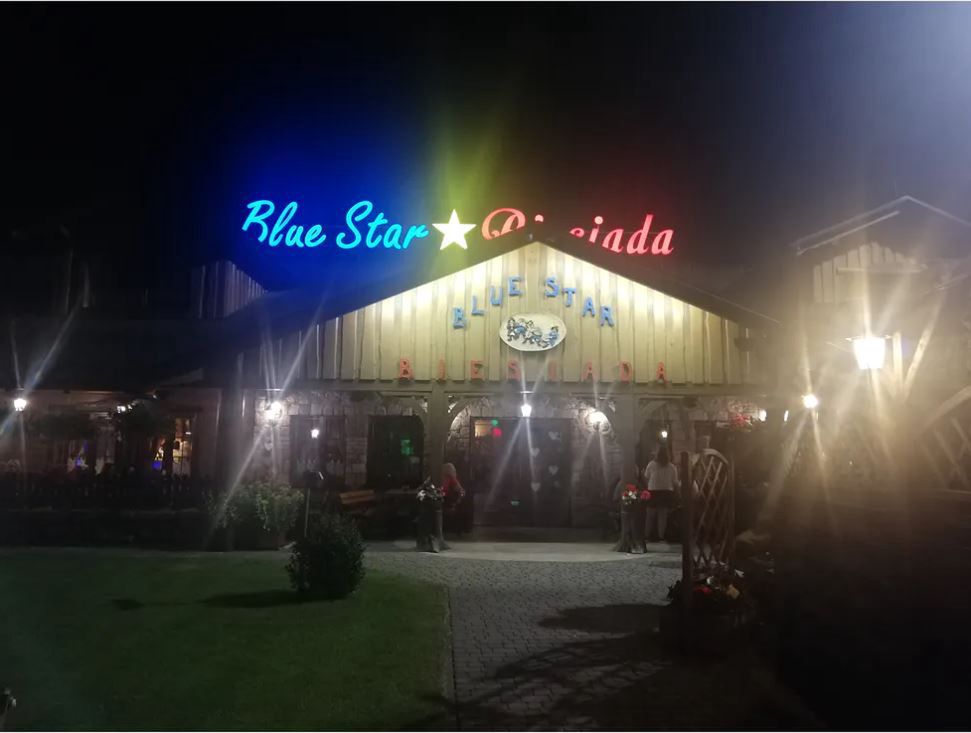 Neon Blue Star Biesiada rozświetla noc