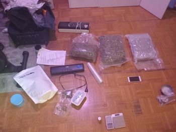 Warszawa: 25-latek miał w mieszkaniu "lokalny" magazyn narkotyków. Został zatrzymany i tymczasowo aresztowany