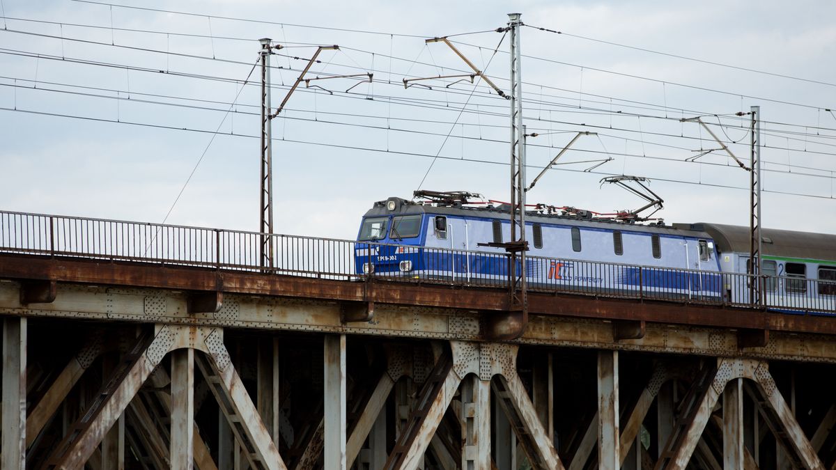 most pociąg kolej pociągi koleje transport rzeka