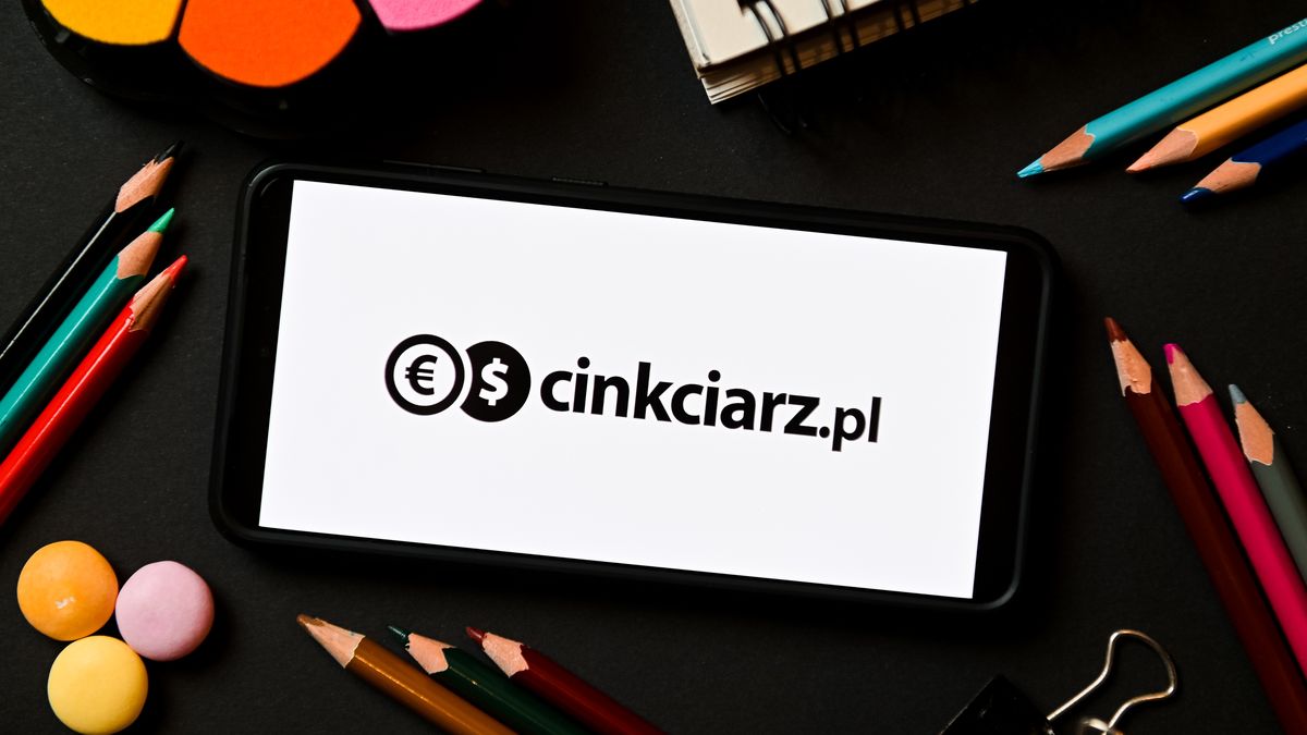 POLAND - 2022/12/17: In this photo illustration a Cinkciarz.pl logo seen displayed on a smartphone. (Photo Illustration by Mateusz Slodkowski/SOPA Images/LightRocket via Getty Images)