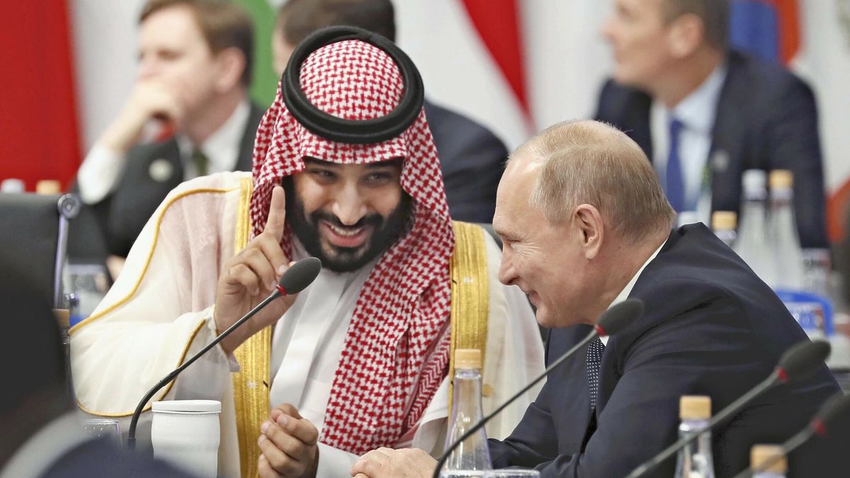 Szczyt G20 w Buenos Aires
Saudi Arabia 's Mohammed bin Salman of the crown prince (L) and Russia's President Vladimir Putin are to attends G20 (Group of Twenty) summit conference in Buenos Aires, Argentina on November 30, 2018. The 2018 G20 Buenos Aires summit will be the 13th meeting of Group of Twenty (G20), and the first G20 summit to be hosted in South America.( The Yomiuri Shimbun via AP Images )
Yomiuri Shimbun