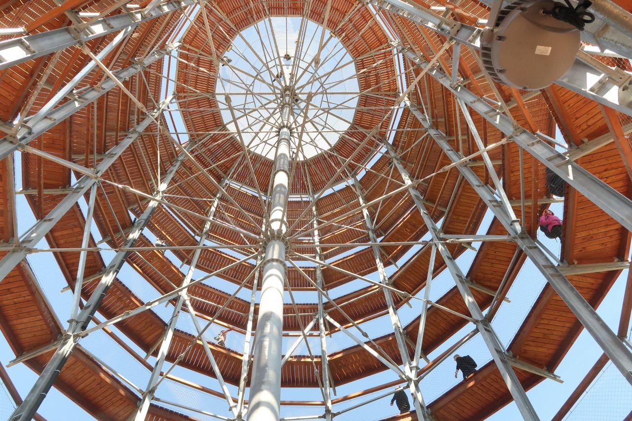 Dzikowiec: Dolnośląskie i Sudeckie Kryształy 2025. Nowa wieża widokowa na Dzikowcu zdobyła Sudecki Kryształ 2025. Kto jeszcze z laurami?