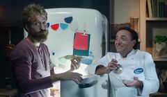 Kusząca lodówka z Michelem Moranem reklamuje hummus od Lisnera (wideo)