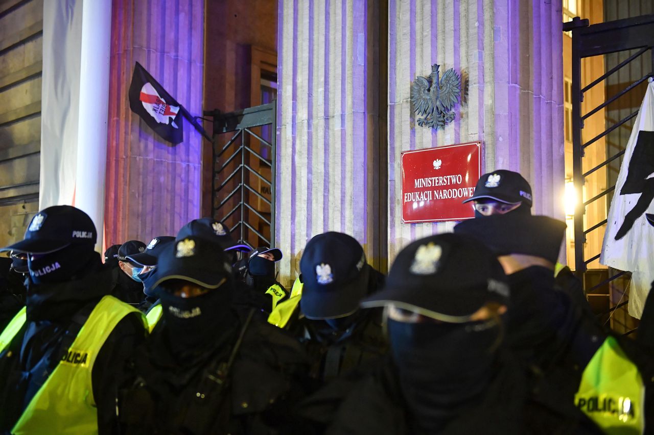 Strajk Kobiet przed MEN. Potrącenie uczestnika? Policja dementuje