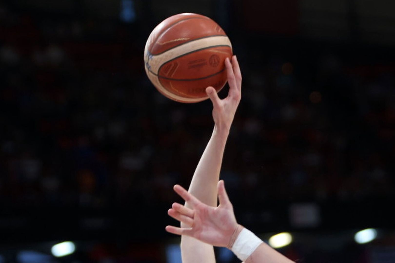 Artemis Spanou (R) of Greece in action against Elif Bayram (L) of Turkiye during the FIBA Women's EuroBasket 2025 game between Greece and Turkey in Piraeus, Greece, 21 June 2025. EPA/Panagiotis Moschandreou Dostawca: PAP/EPA.