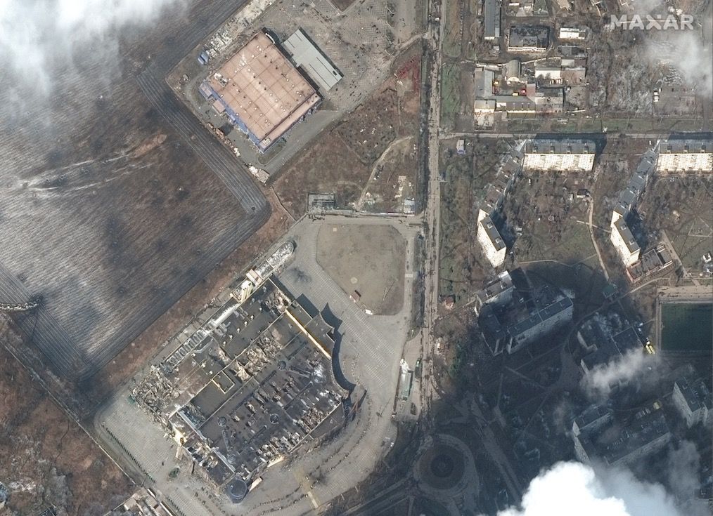 Mariupol przed i po bombardowaniu. Zdjęcia satelitarne pokazują skalę zniszczeń 2