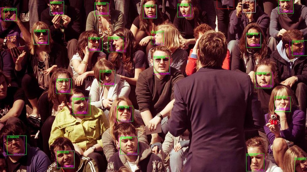 Przed Deep Dense nie ma ucieczki: algorytm rozpozna nawet zasłonięte lub odwrócone twarze 1