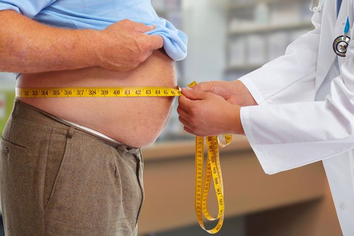 Tłuszcz gromadzący się w okolicy brzucha podwyższa poziom niektórych hormonów