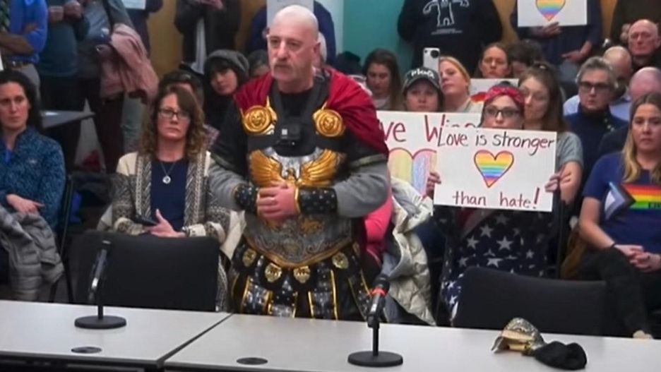 Ojciec ucznia przebrał się za Cezara