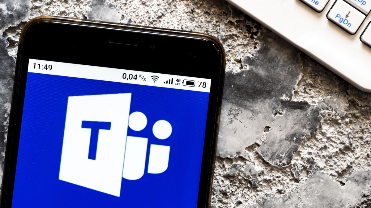 UKRAINE - 2020/10/16: In this photo illustration a Microsoft Teams logo seen displayed on a smartphone. (Photo Illustration by Igor Golovniov/SOPA Images/LightRocket via Getty Images)