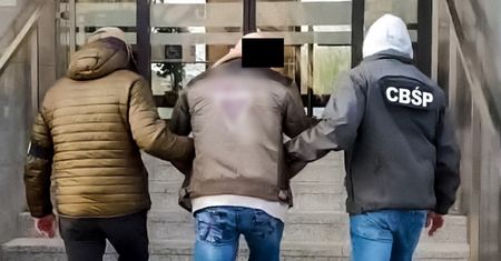 Wyprali ćwierć miliarda złotych. Pięciu członków gangu wpadło w ręce policji