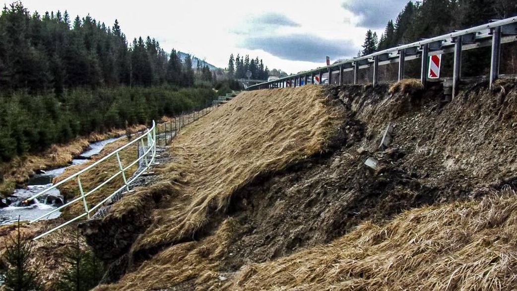 Osuwisko na drodze ekspresowej S1