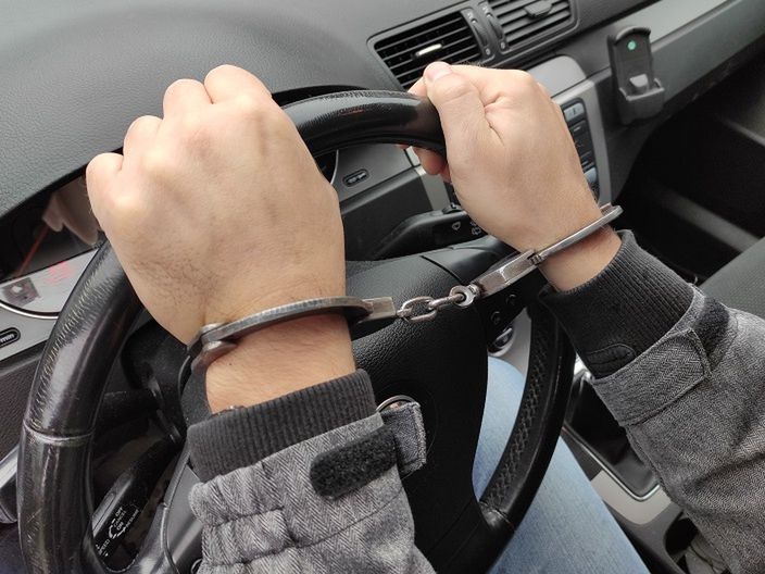 Zgłosił kradzież luksusowego auta z parkingu i wystąpił o odszkodowanie. Ale policjanci nie dali się nabrać