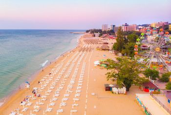 Zbliża się sierpniowy "długi weekend". Oferty znikają jak ciepłe bułeczki