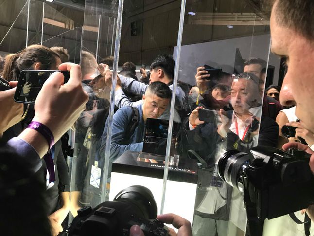Huawei nie pozwolił dziennikarzom na zabawę Mate'em X