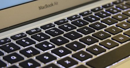Apple mówi „dość” okruchom w klawiaturze